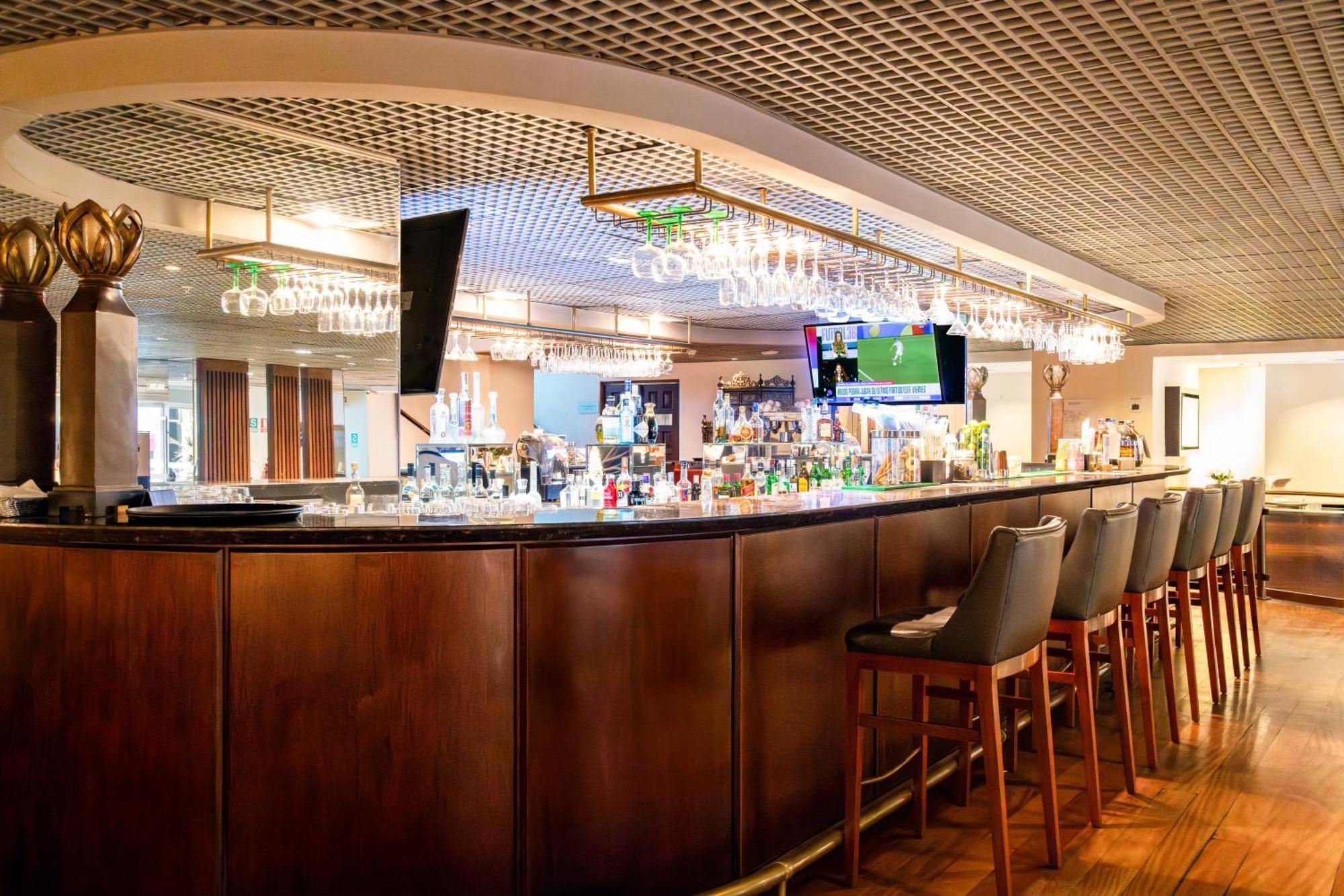 Casa Andina Premium Miraflores Distretto di Distretto di Lima Esterno foto The bar at the 1905 Restaurant